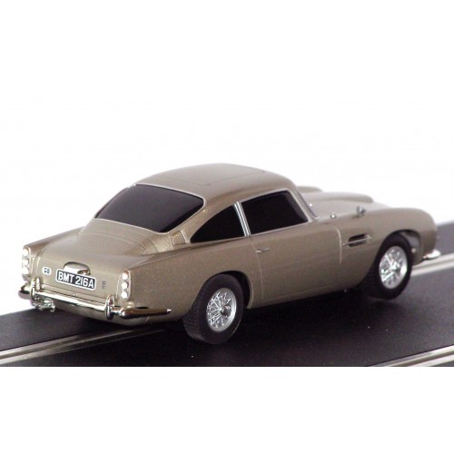 Voiture Slot Scalextric Bond 007 Aston Martin V8 – Échelle 1:32, Prise UE, Neuf